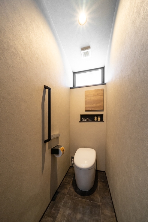 広島県東広島市西条町寺家　東広島展示場　トイレ　アキュラホームが得意としている住み心地の良い家事導線を取り入れた間取りとなっています。