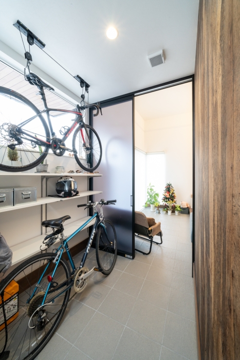 趣味と実用性を叶える土間スペース