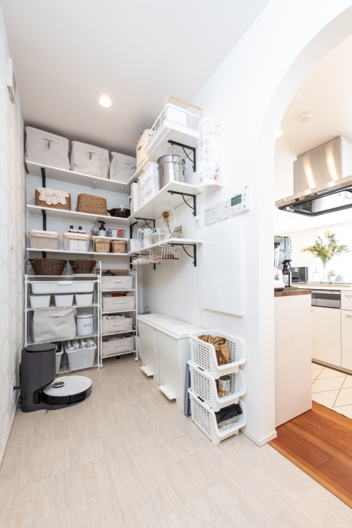 家事効率が上がる回遊動線と大容量パントリー収納