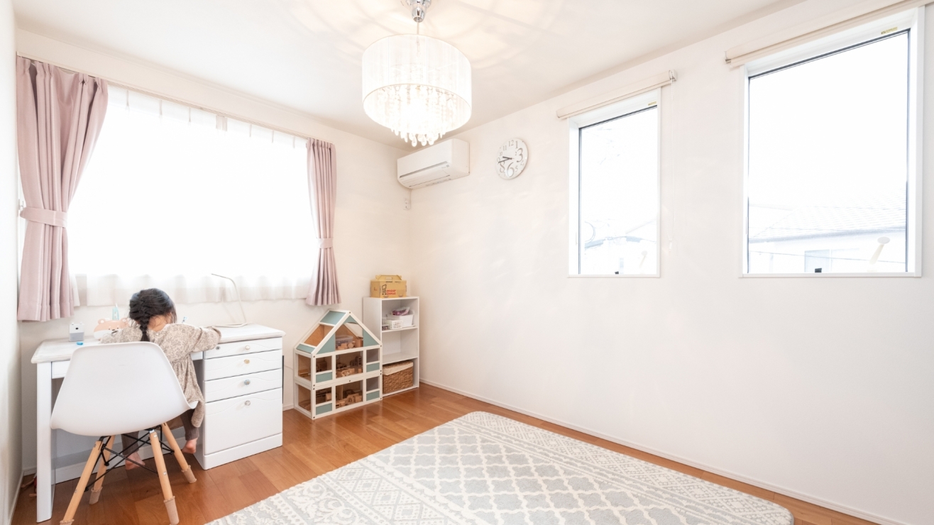 二面採光で明るい子ども部屋と健やかな成長を育む空間設計