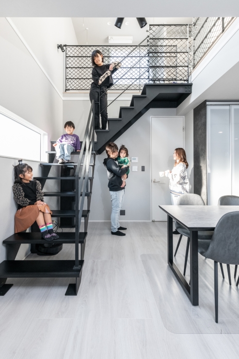 リビング階段が家族をつなぐ開放感のあるリビング