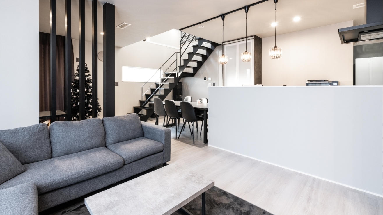 キッチンが主役の家事ラク動線と横並びダイニング