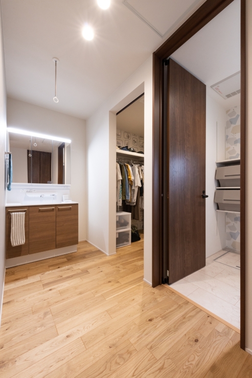 洗面から着替えまでスムーズなファミリークローゼット動線