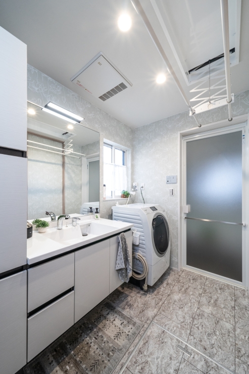 室内物干しで洗濯が完結するランドリールーム