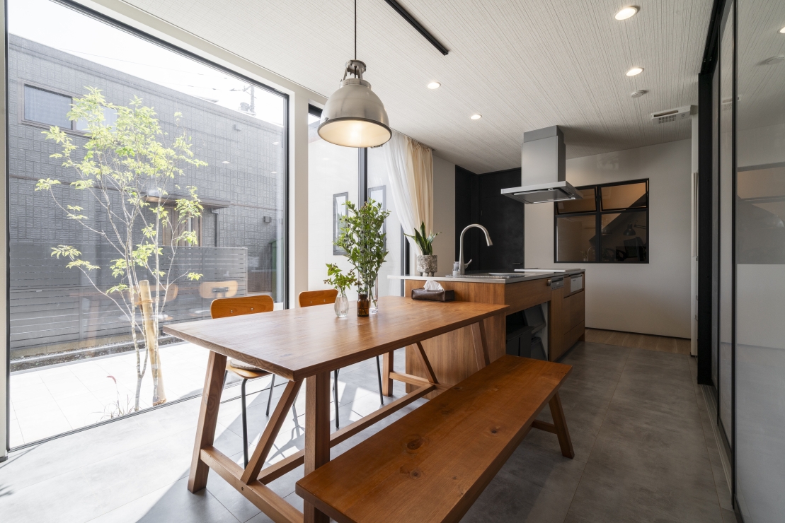 機能美と心地よさが調和する、インダストリアルテイストの家