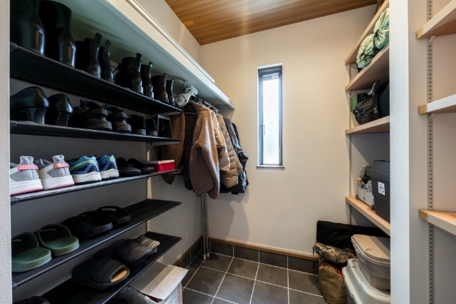 アウトドア用品と自然光の共存