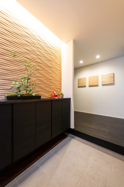 高級旅館のような趣の和の玄関