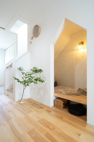 お気に入りの「ヌック」で寛ぐ、ナチュラルインテリアの住まい