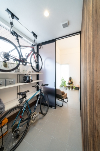 趣味も家族の時間も満喫する、土間リビングのある住まい