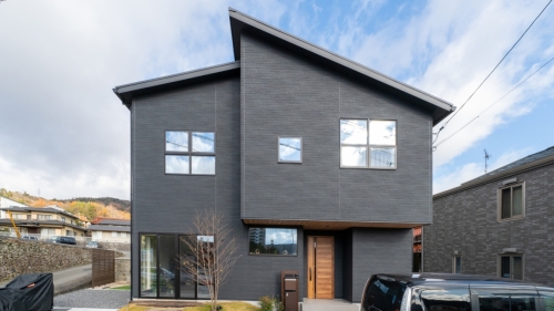 趣味も家族の時間も満喫する、土間リビングのある住まい