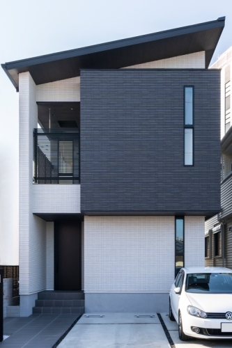 家族でくつろぎの時を過ごす、ディテールまで美しい住まい