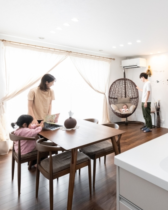 家族がつながる工夫が満載のナチュラルモダンハウス
