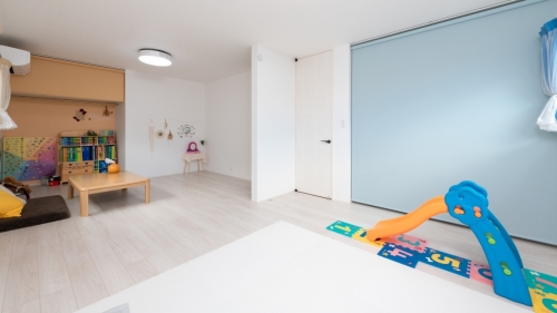 家族がつながる工夫が満載のナチュラルモダンハウス