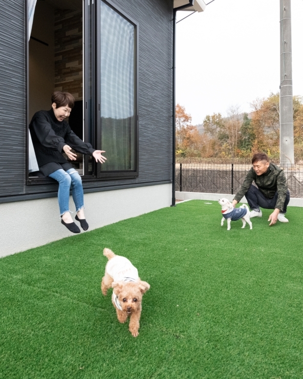 愛犬との暮らしと遊び心を楽しむ、機能美あふれる平屋の家