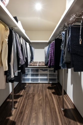 愛犬との暮らしと遊び心を楽しむ、機能美あふれる平屋の家