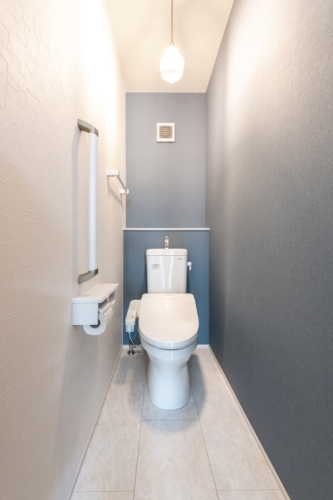 大開口の窓が心地よい光と景色を届けるLDKの家