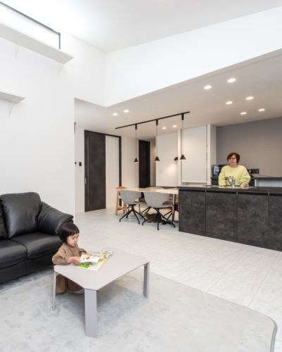 ゆとりある開放空間で家族との時間を楽しむ平屋の住まい