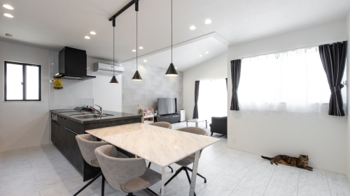 ゆとりある開放空間で家族との時間を楽しむ平屋の住まい