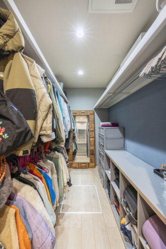 ハーフ吹き抜けの家のクローゼット