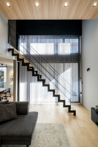 ハーフ吹き抜けの家のリビング