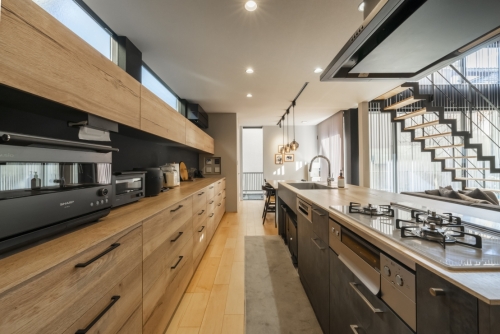ハーフ吹き抜けの家のキッチン