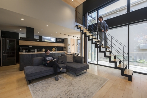 ハーフ吹き抜けの家のリビング