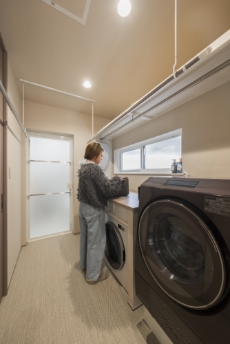 ハーフ吹き抜けの家のキッチン