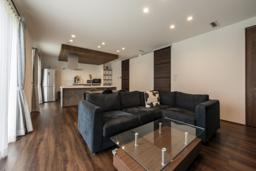 大きな庭が第二のリビングになる家