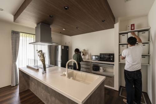 大きな庭が第二のリビングになる家