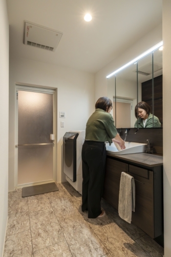 大きな庭が第二のリビングになる家