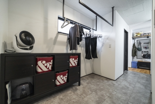 機能美と心地よさが調和する、インダストリアルテイストの家