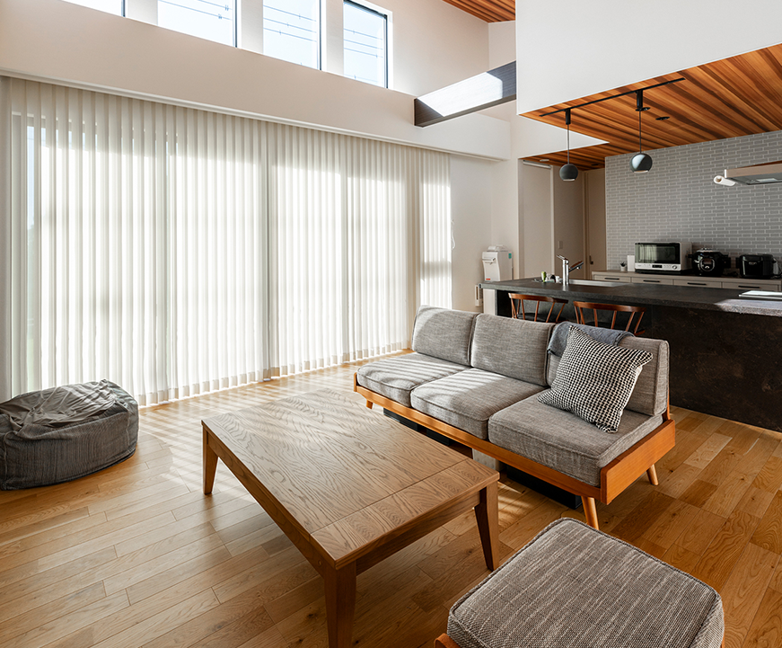 超空間の平屋 ワンフロアで叶える高天井×大開口住宅