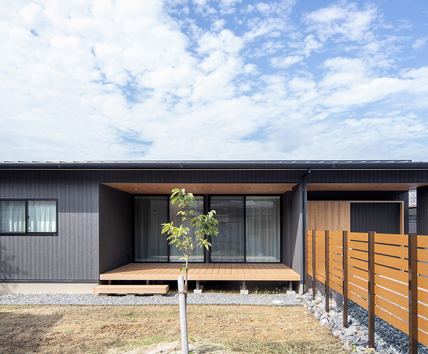 超空間の平屋 ワンフロアで叶える高天井×大開口住宅