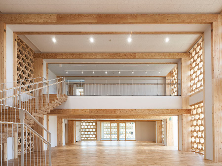 AQ Group 本社ビル