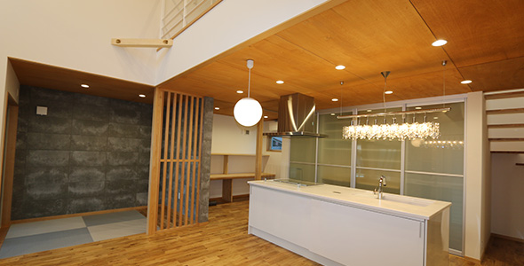 アールステイ株式会社